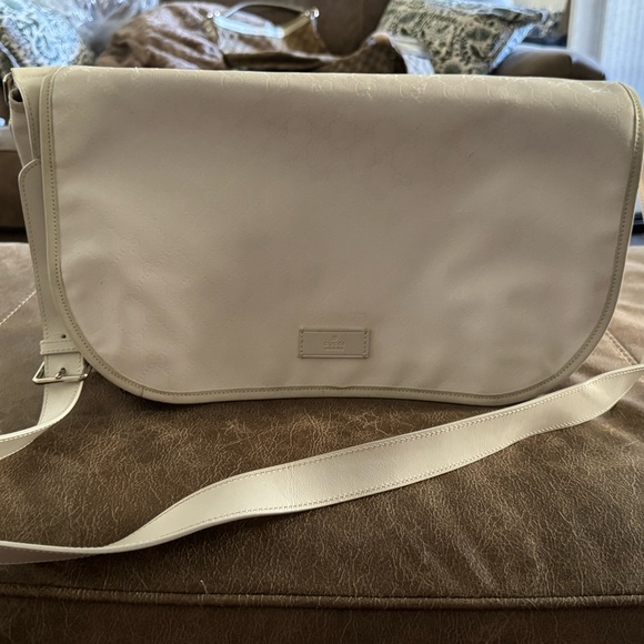 Authentic Gucci White Leather Crossbody/Laptop bag - Picture 1 of 5